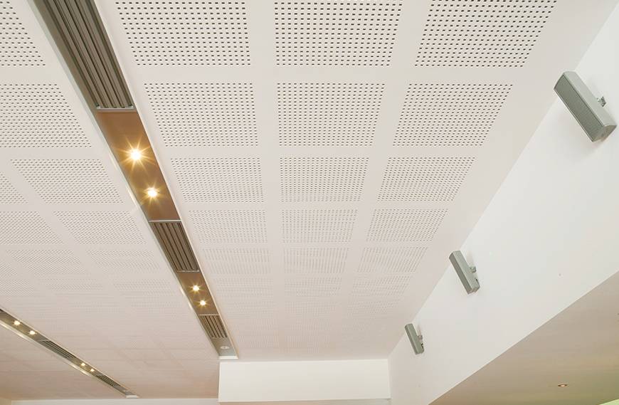 Ceiling with high absorption quality used with EchoStop